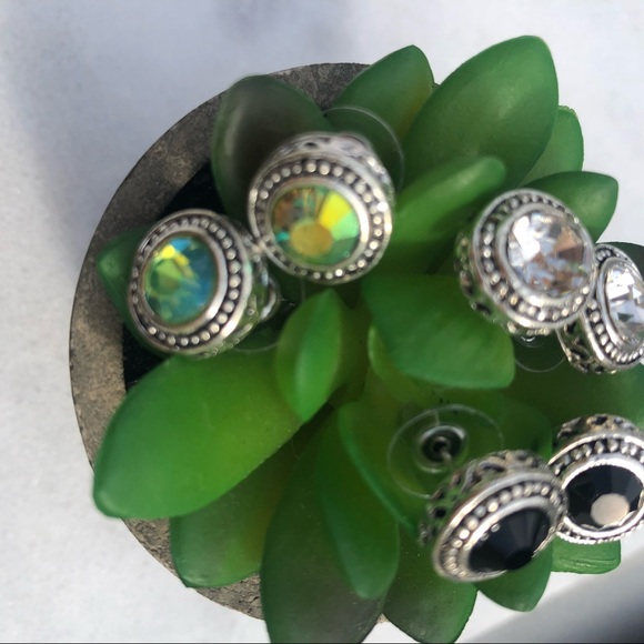 Beautiful set of 3 earrings ✨ Timeless and Classic Feel ✨ - Picture 8 of 15